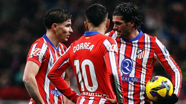 Los colchoneros perdieron un jugador por insultos de grueso calibre.