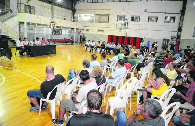 Cancha del club Calzada. El&nbsp; 4 de abril&nbsp; no rodó la pelota de básquet sino el repudio a las SAD.