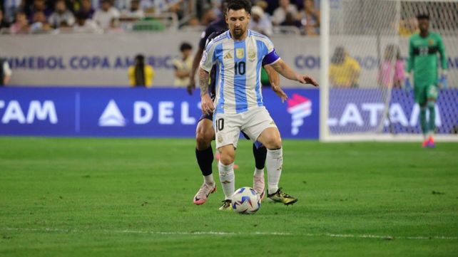 Pelota al pie. Lionel Messi dijo que llega bien a la final de la Copa América. Y sueña con un gol de Angel Di María.