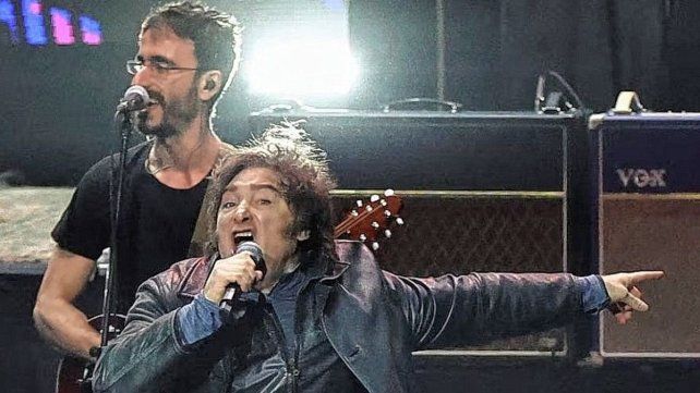 Javier Milei cantó con su banda en el Movistar Arena.