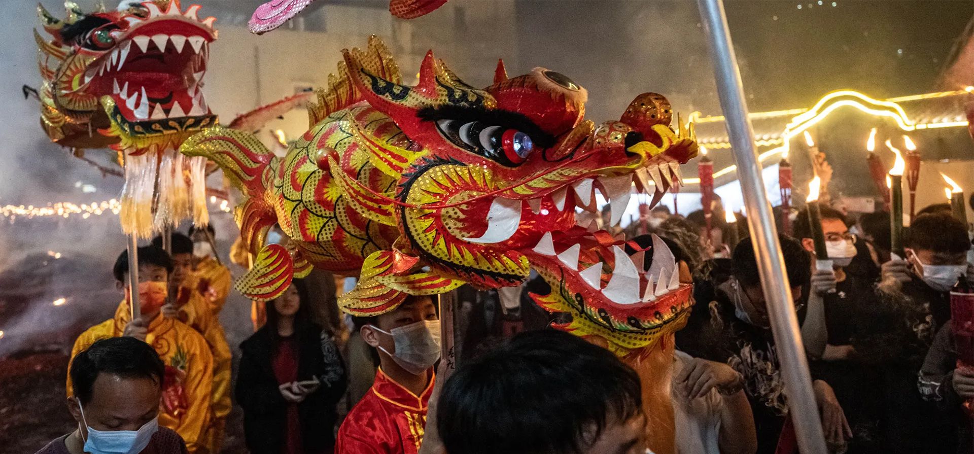 Los aldeanos crían dragones para el festival de la antorcha, que se celebra desde hace más de 300 años, durante el año nuevo lunar, Jieyang, China. Fotografía: Anadolu/Getty Images Los aldeanos crían dragones para el festival de la antorcha, que se celebra desde hace más de 300 años, durante el año nuevo lunar, Jieyang, China. Fotografía: Anadolu/Getty Images