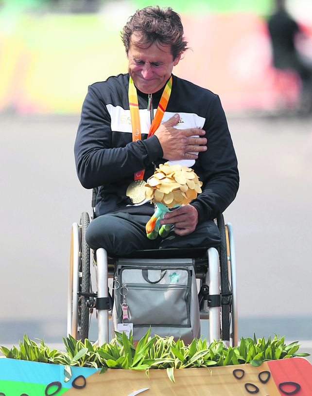 Alex Zanardi, del barro al oro en 15 años en un desafío a su fuerza de voluntad