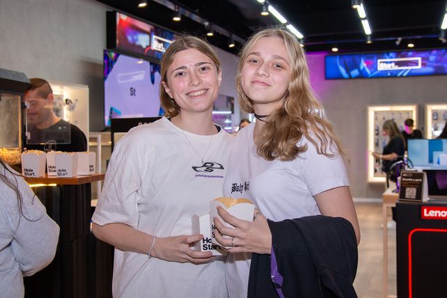 Agustina y Valentina Lazarte
