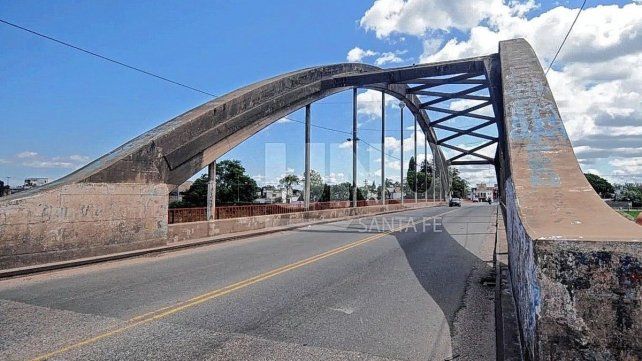 Las nenas estaban paseando por el puente carretero que une a Santa Fe con Santo Tomé