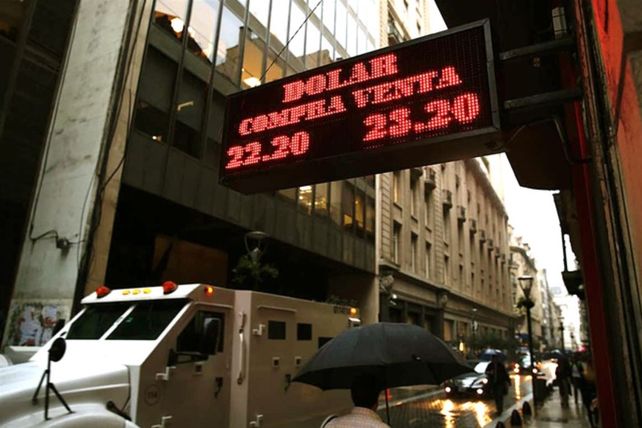 El Banco Central volvió a vender reservas para frenar al dólar, pero superó su récord