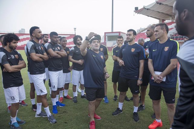 Maradona puso en marcha su ciclo en Al Fujairah