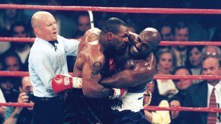 En junio de 1997, Mike Tyson mordió a Evander Holyfield durante una pelea y abrió una larga polémica que duró años.