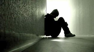 Un profesor obligó a alumnos a escribir su nota de suicidio