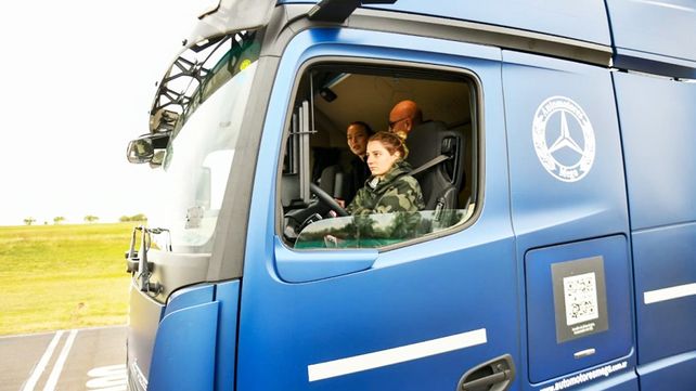 Conductoras entrerrianas: 10 mujeres obtuvieron licencia para conducir camiones