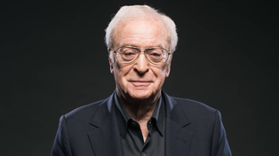 De galán de cine británico a mayordomo en Batman: Michael Caine cumple 89 años