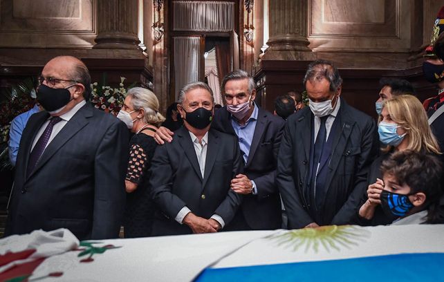 La intimidad del velatorio de Carlos Menem en imágenes