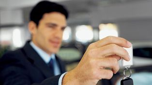 Lo condenan por vender el auto sin avisarle a su ex