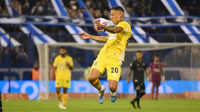 Jhonatan Candia tuvo la chance de jugar frente a Vélez