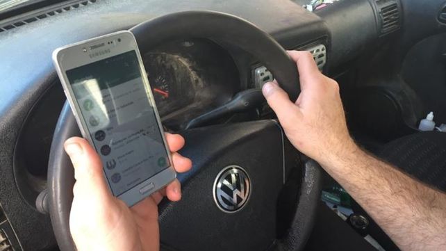 Datos. El 44% de los automovilistas reconoce usar el celular en el auto.