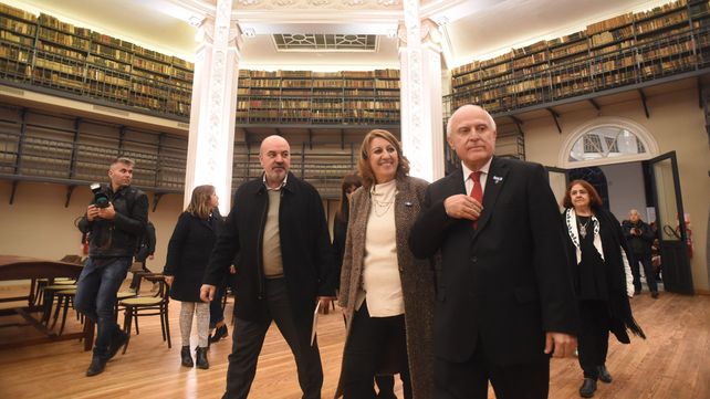 Luces, música y acrobacias en la reinauguración de la Biblioteca Argentina
