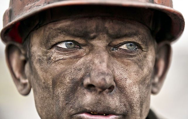 gracias a la vida. Uno de los mineros ucranianos que se salvaron ayer
