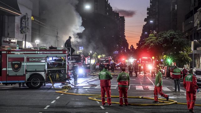Al menos dos muertos y 12 heridos al explotar una perfumería en Villa Crespo