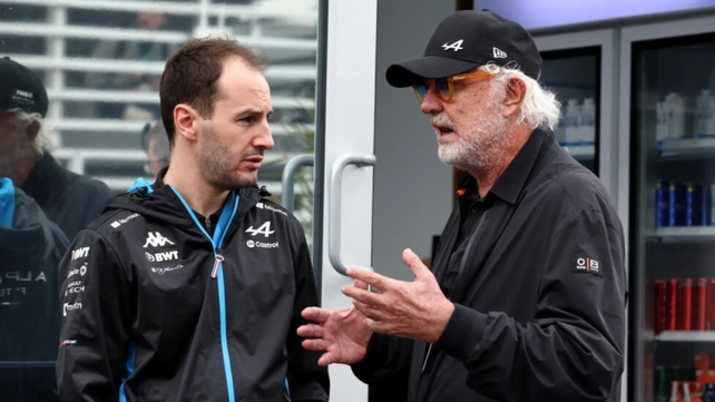 Oliver Oakes y Flavio Briatore protagonizaron una fuerte interna en Alpine.