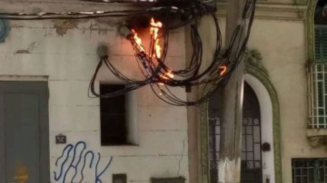 Susto y corte de luz por la explosión de un transformador en la zona oeste