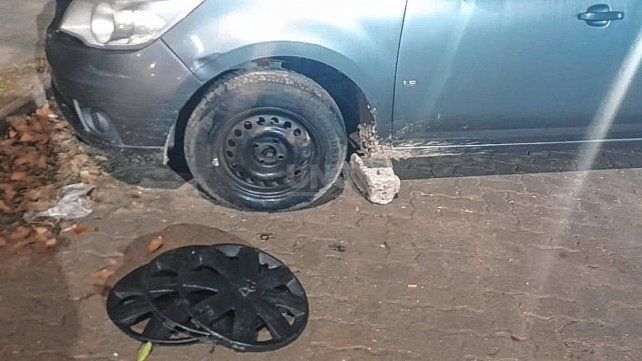 Robos de ruedas, vandalismo y amenazas de trapitos: la denuncia de trabajadores del nuevo hospital Iturraspe Robos de ruedas, vandalismo y amenazas de trapitos: la denuncia de trabajadores del nuevo hospital Iturraspe