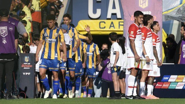 Central fue recibido con un pasillo de espaldas por parte de los jugadores de Estudiantes