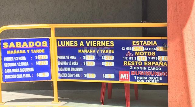 La hora de estacionamiento en una cochera del centro llega a costar 80 pesos