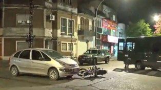 Una chica resultó herida tras chocar una moto y un auto en zona sur