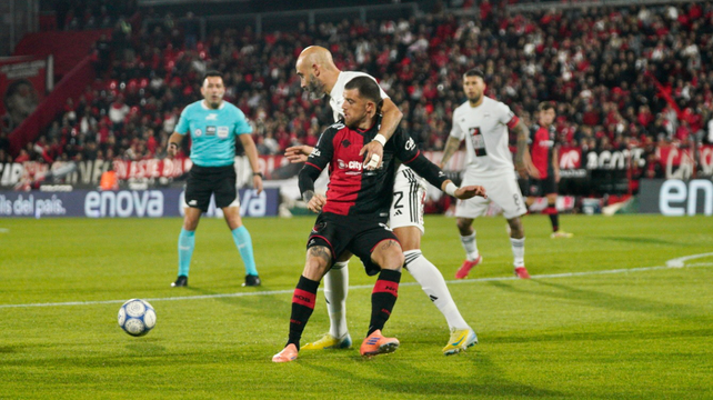 El Colo Ramírez fue protagonista de una jugada discutida en Newells y Deportivo Riestra.