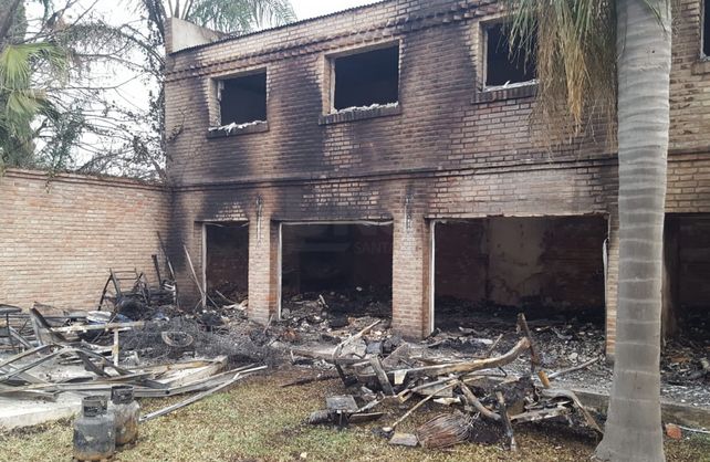 Así quedó la casa que se incendió en Santo Tomé