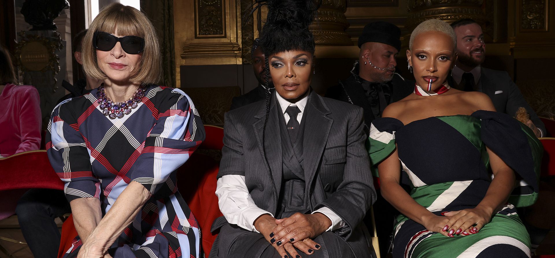 Anna Wintour, de izquierda a derecha, Janet Jackson y Doja Cat asisten a la colección de moda prêt-à-porter Primavera/Verano 2023 de Thom Browne presentada el lunes 3 de octubre de 2022 en París.