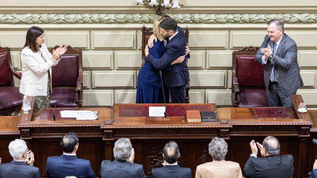 Pullaro juró como gobernador de Santa Fe: Vamos a hacernos cargo de los problemas desde el primer minuto