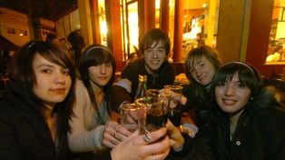 El Día del Amigo se festejó en la ciudad con bares y pizzerías repletas