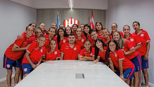 Las jugadoras firmaron su primer contrato profesional con Unión.