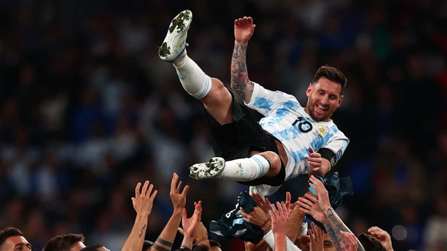 Messi superó en títulos a Pelé y está a cuatro de Dani Alves, el máximo ganador