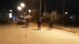 La policía quiso recuperar caballo robado y vecinos los sacaron a tiros y piedrazos