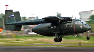 Cayó un avión militar en Ecuador y murieron veintidós personas