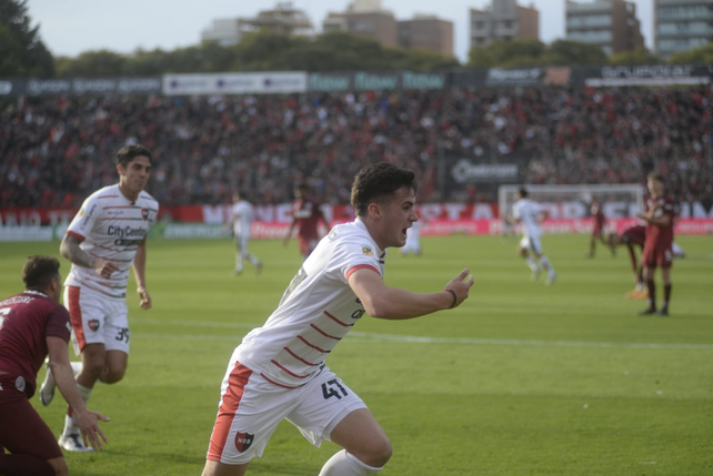 Newells derrotó 2 a 0 a Lanús y volvió al triunfo tras 8 partidos