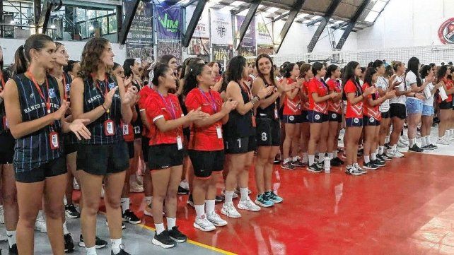 Comenzó con el acto oficial y un partido la Liga Nacional Femenina en Mendoza.