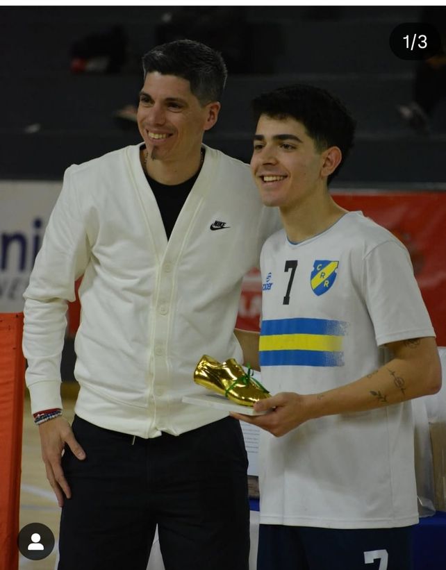 El goleador del torneo, Nacho Honores (8 goles), junto al DT de la selección argentina de futsal, Matías Lucuix.