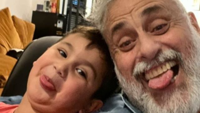 Francesco con su abuelo Jorge Rial disfrutan del reencuentro luego de un tiempo sin verse por los problemas familiares.