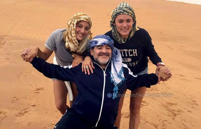 Diego se divierte en el desierto mientras Claudia va a Tribunales