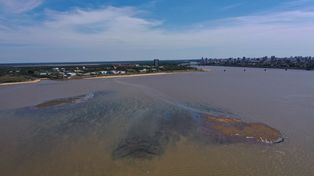 Drone: impactantes imágenes de la Laguna Setúbal con el río bajo