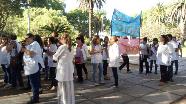 Docentes de Agmer se manifestaron en toda la provincia