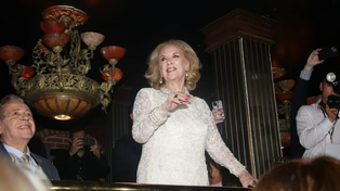 Mirtha Legrand hizo un guiño público al gobierno libertario en el desfile de Roberto Piazza