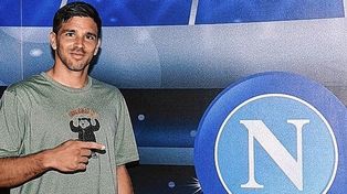 Giovanni Simeone llega al Napoli despues de una muy buena temporada en la Serie A con el Hellas Verona.