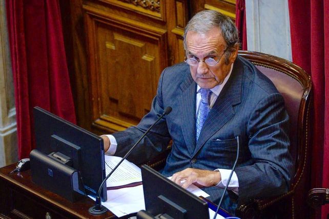 El senador santafesino Reutemann fue intervenido quirúrgicamente en Estados Unidos.&nbsp;