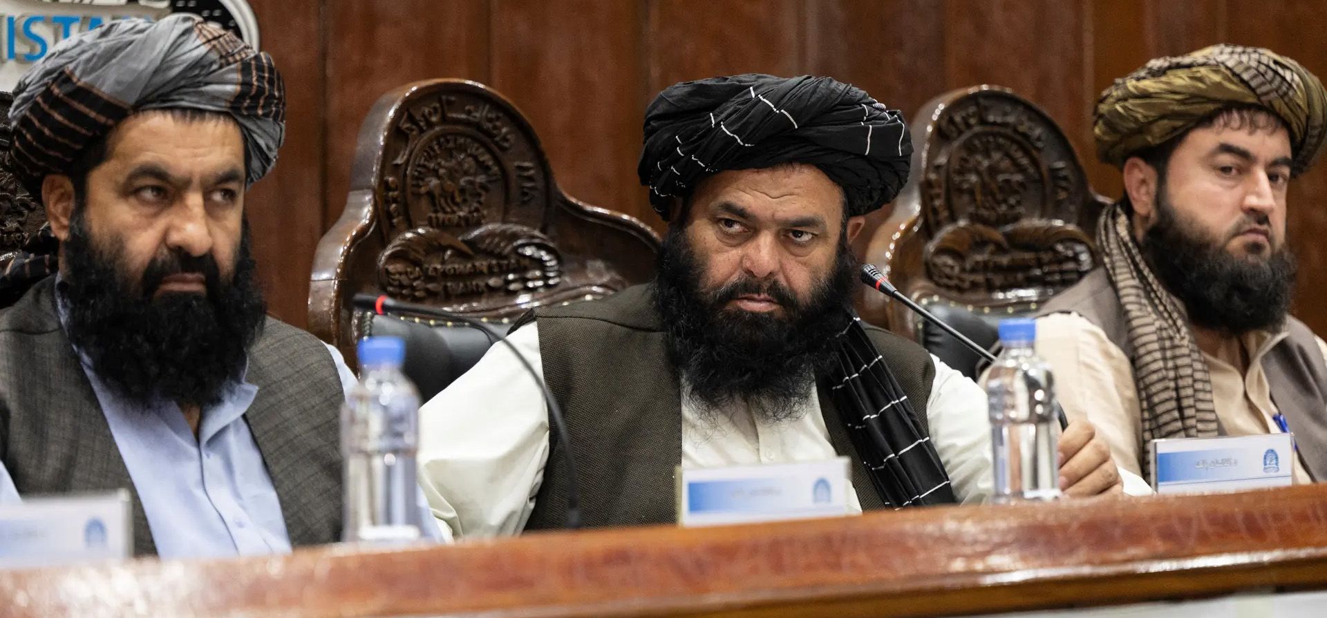 El gobernador interino del Banco Da Afghanistan (DAB), Hidayatullah Badri, observa durante una conferencia de prensa, Kabul, Afganistán. Fotografía: Wakil Kohsar/AFP/Getty Images El gobernador interino del Banco Da Afghanistan (DAB), Hidayatullah Badri, observa durante una conferencia de prensa, Kabul, Afganistán. Fotografía: Wakil Kohsar/AFP/Getty Images