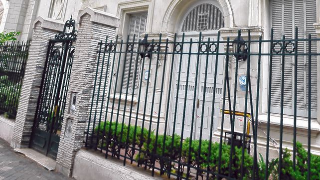 Bajo investigación. El nene contó una situación extraña que se dio en el colegio de bulevar Oroño al 900.
