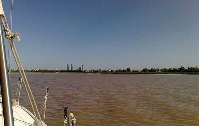 Un muerto al estrellarse una avioneta en la zona de islas frente a Rosario