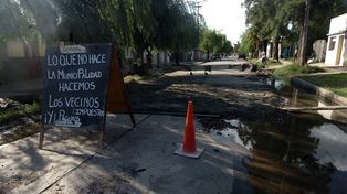 Santa Rosa de Lima rompió el “chanchito” para arreglar las calles del barrio